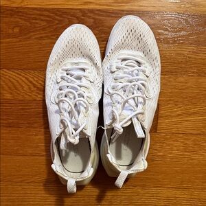 Nike Women’s All-White Lightweight Athletic Sneakers